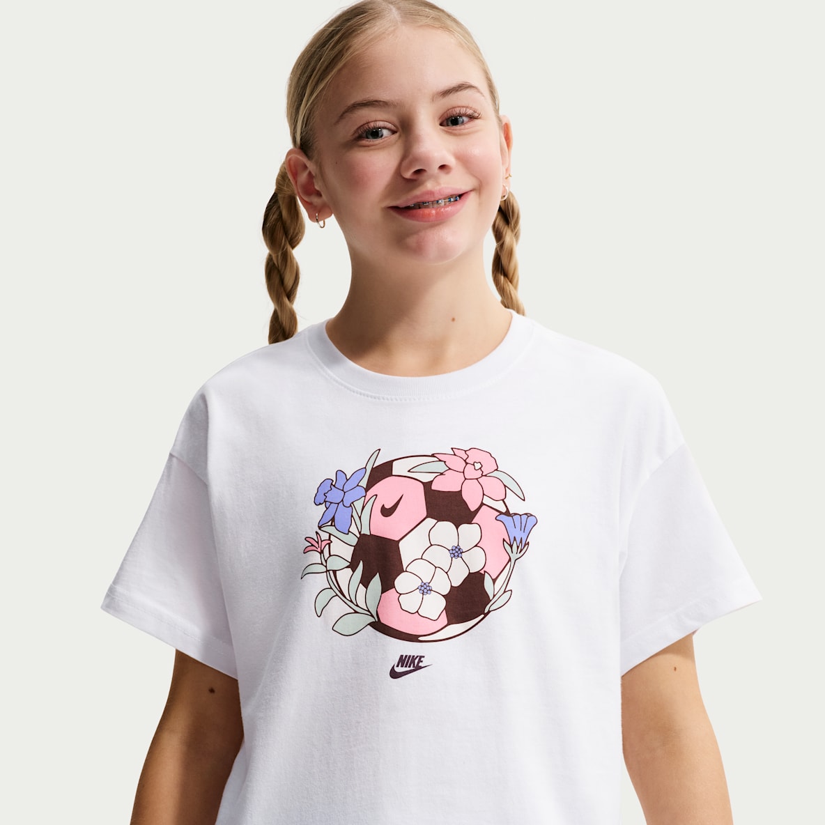 Nike Sportswear Essentials Big Kids' (Girls') Boxy T-Shirt