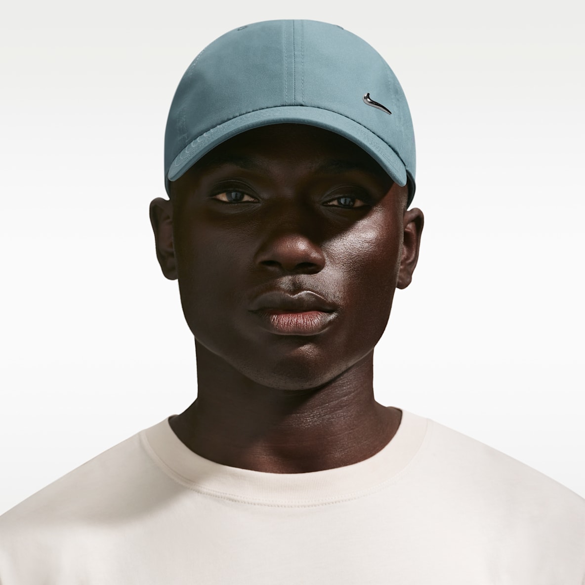 Nike Dri-FIT Club Unstructured Metal Swoosh Cap