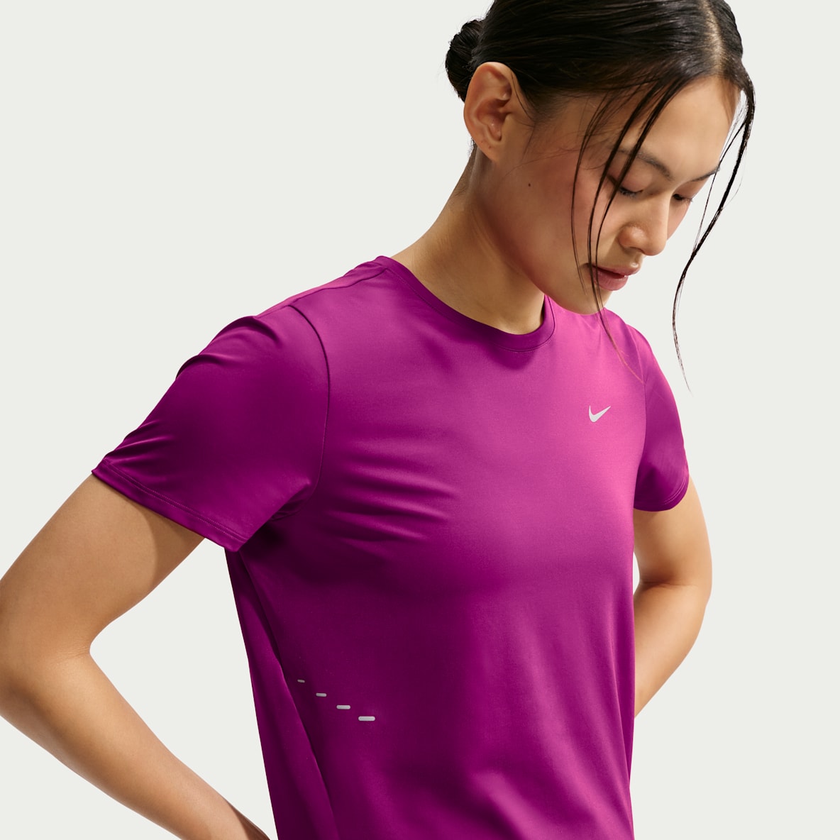 ナイキ スウィフト ウィメンズ Dri-FIT ショートスリーブ ランニングトップ