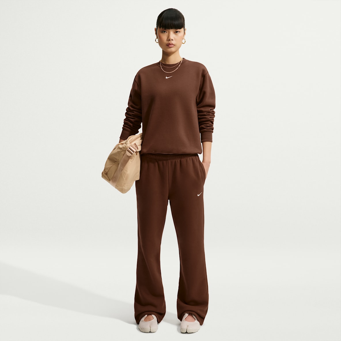 Nike Studio Fleece Medium Weight Pantaloni a vita media con bordo aperto – Donna