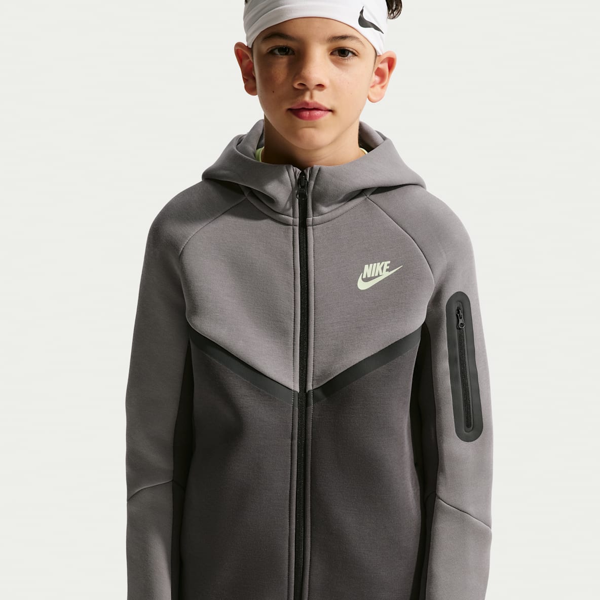 Nike Sportswear Tech Fleece Huvtröja med hel dragkedja för ungdom