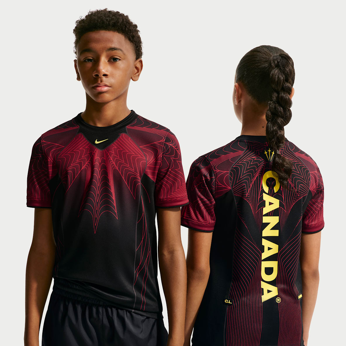 Canada Playera de fútbol de manga corta Nike Dri-FIT para antes del partido para niños talla grande