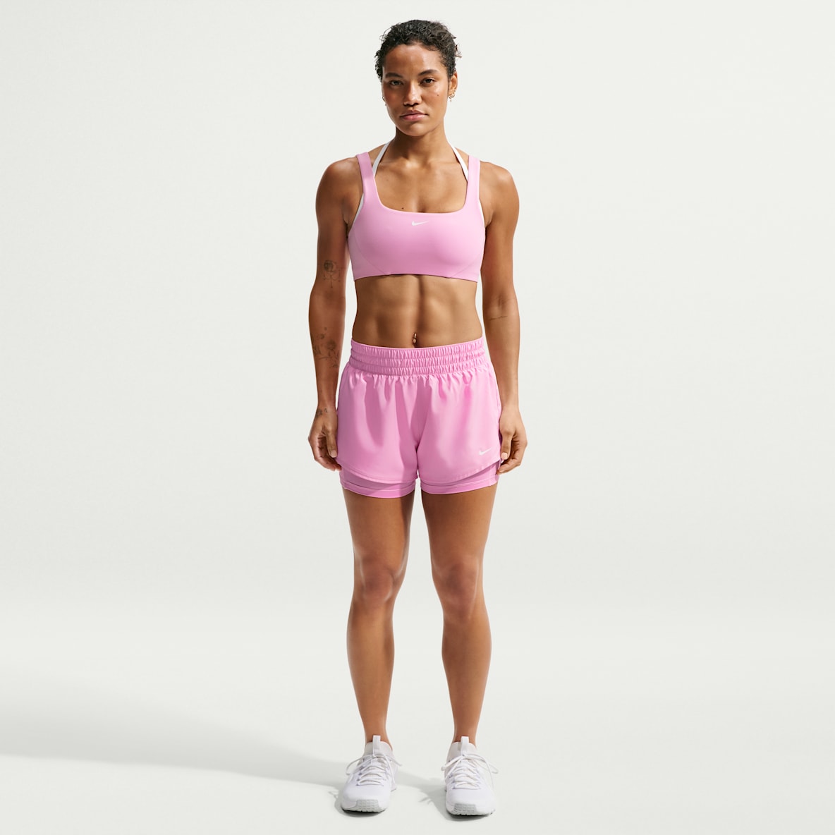 Nike One Shorts Dri-FIT 2 en 1 de tiro medio de 8 cm para mujer