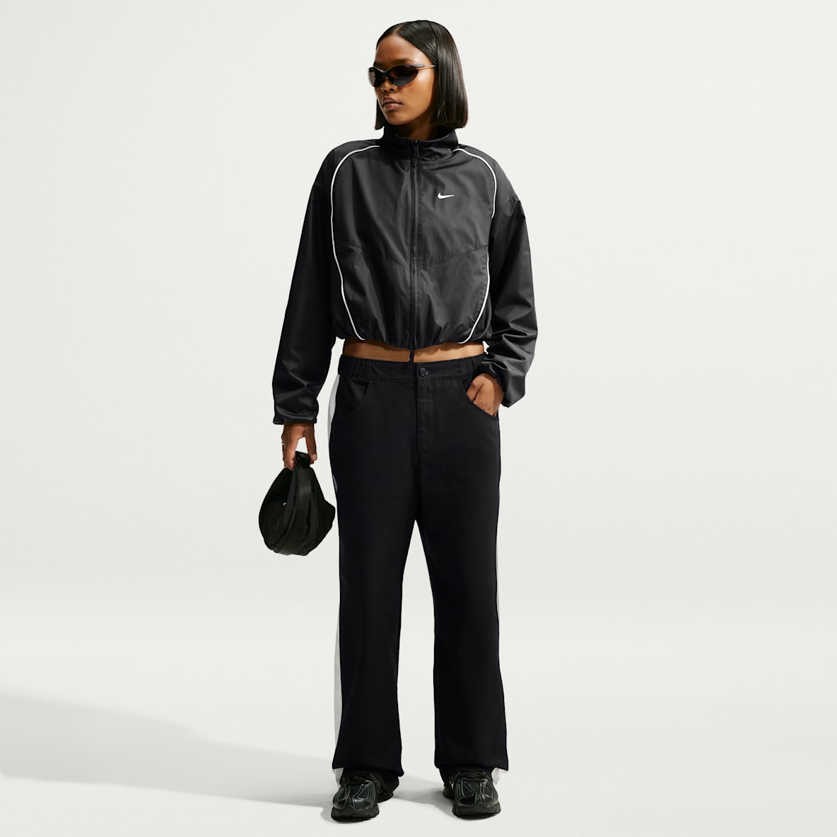 Nike Sportswear Byxor med ledig passform och låg midja för kvinnor