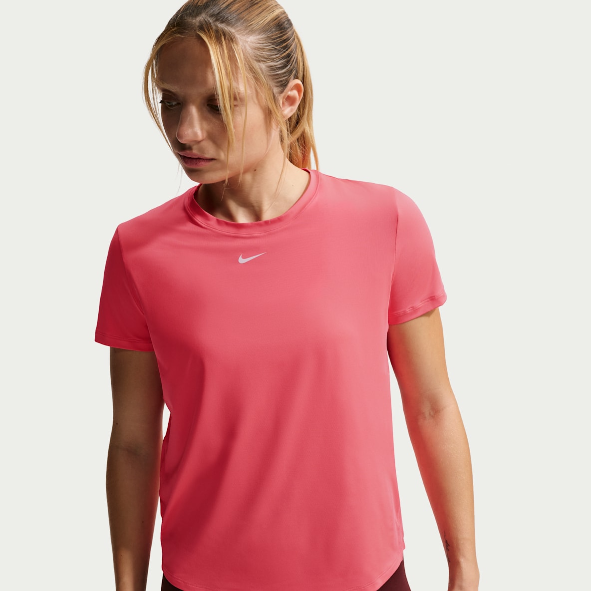 Nike One Classic Haut à manches courtes Dri-FIT pour femme