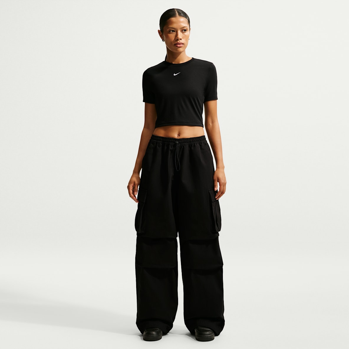 Nike Sportswear Women's Mid-Rise Oversized Woven Cargo Trousers