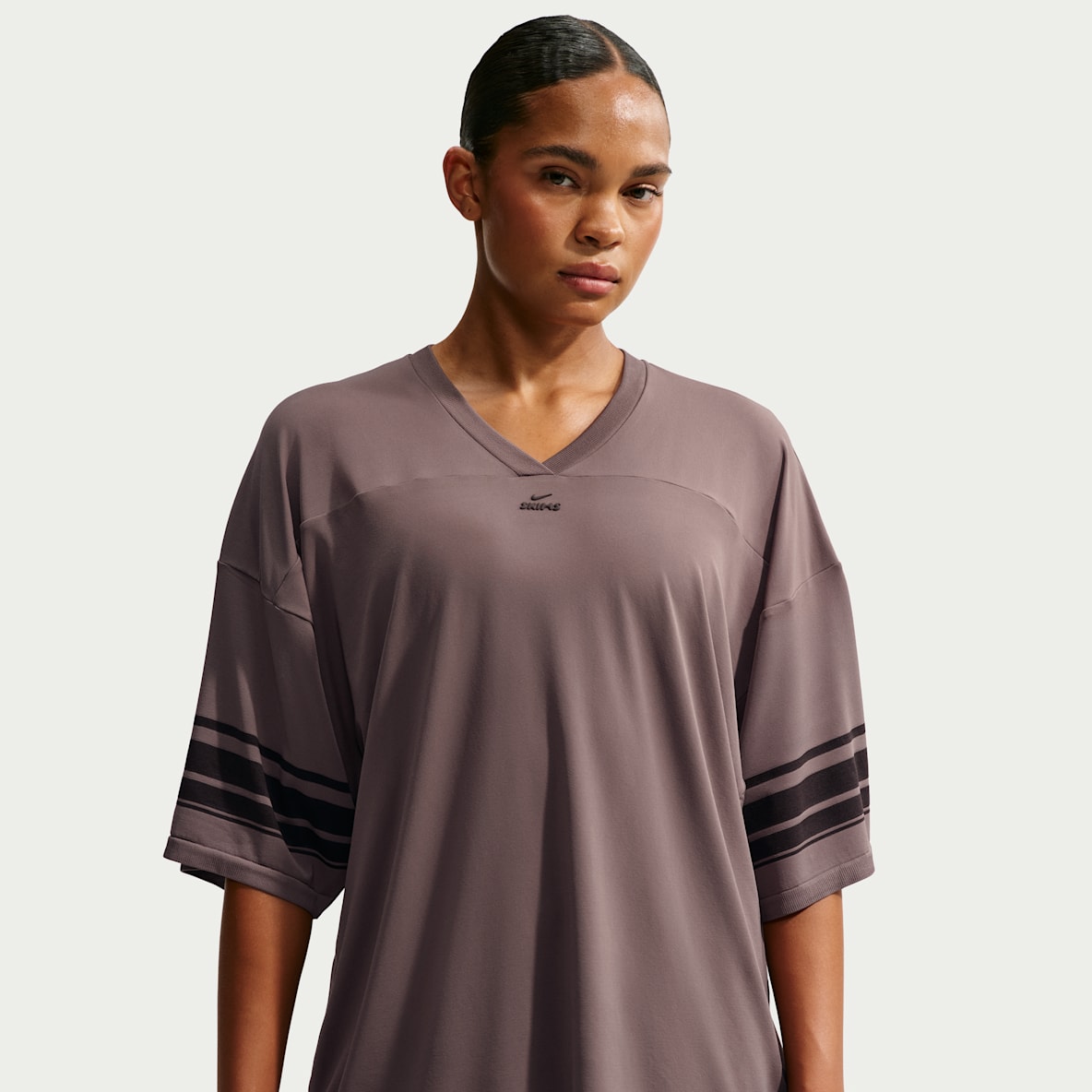 NikeSKIMS Stretch Knit Camisola folgada com gola em V para mulher