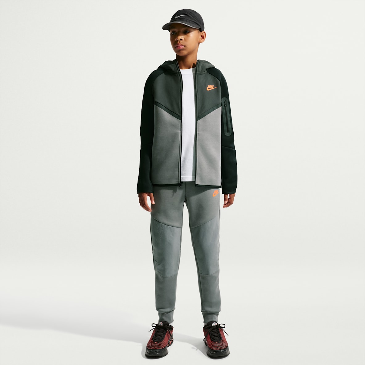 Nike Sportswear Tech Fleece Older Kids' Jogger