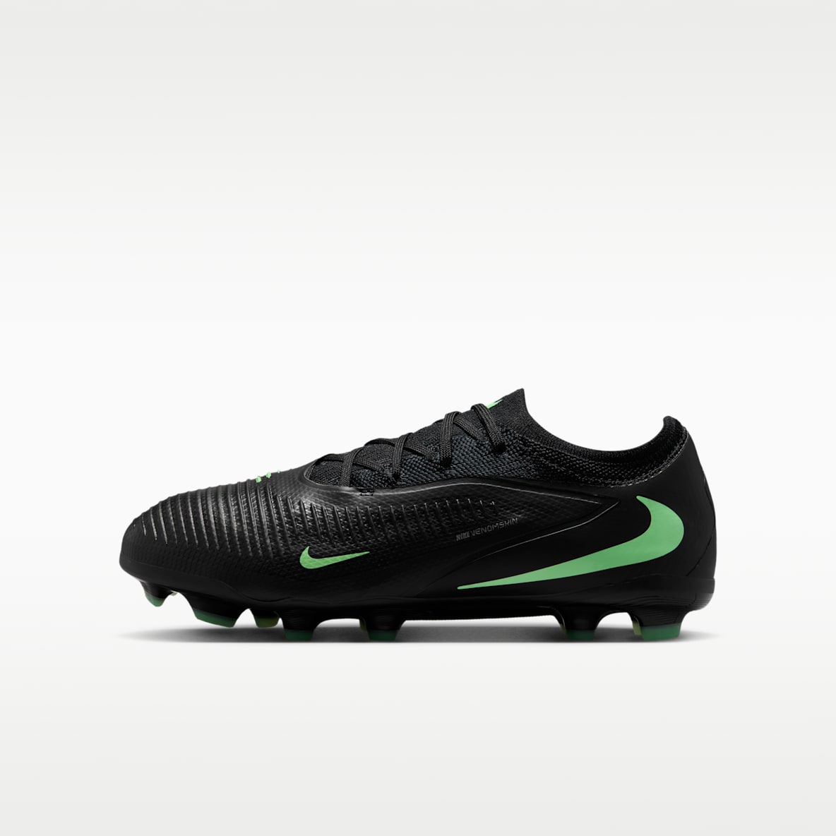 Nike Jr. Phantom 6 Low Pro Older Kids' Multi-Ground Football Boot