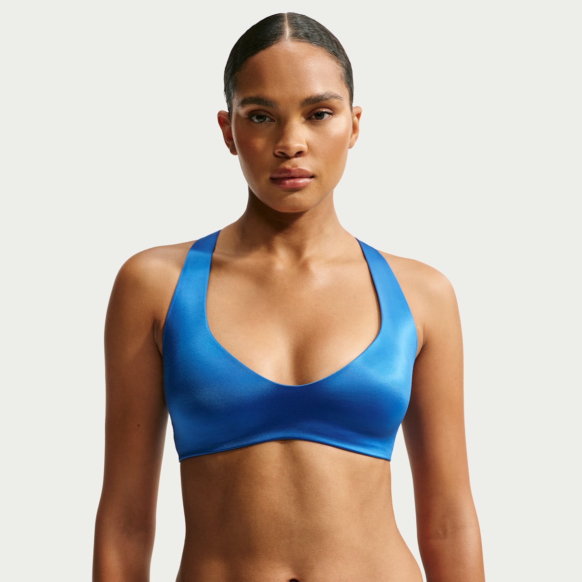 NikeSKIMS Satin Shine Sport-BH mit tiefem Ausschnitt