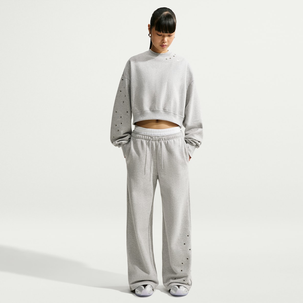 Středně těžká flísová mikina Nike Studio Dámské kalhoty se středně vysokým pasem a širokými nohavicemi