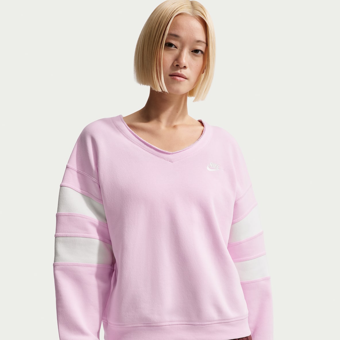 나이키 스포츠웨어 클럽 플리스 여성 오버사이즈 브이넥 스웻셔츠