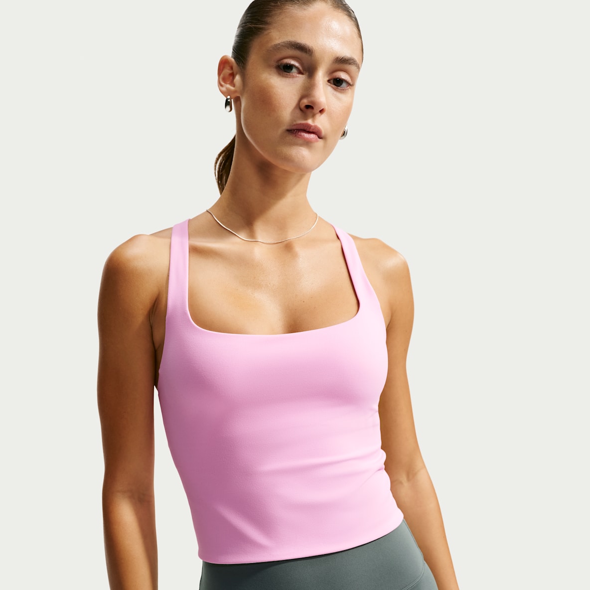 Nike Zenvy Camiseta de tirantes con bra deportivo de baja sujeción para mujer