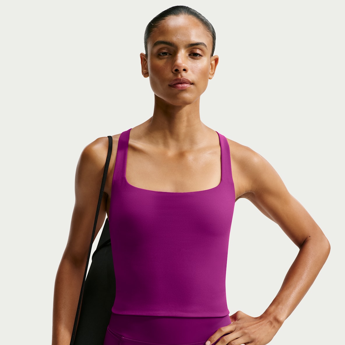Nike Zenvy Camiseta de tirantes con bra deportivo de baja sujeción para mujer