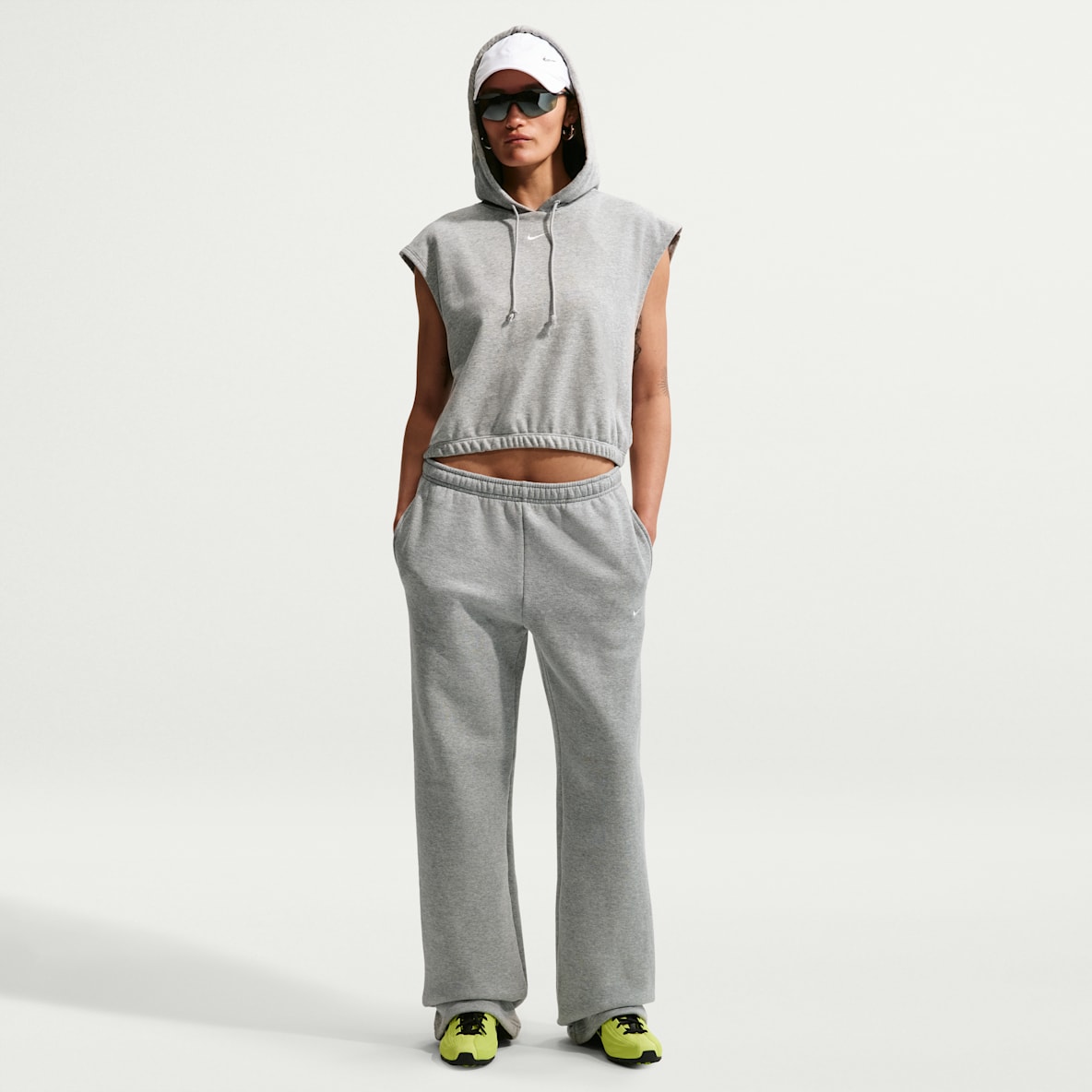 Nike Studio Fleece Medium Weight Pantaloni a vita media con bordo aperto – Donna