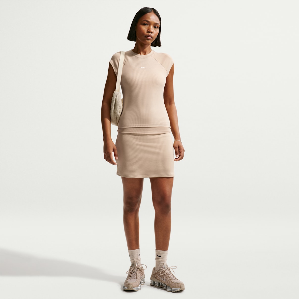 Nike Sportswear Chill strikket Tettsittende ribbestrikket skort med mellomhøyt liv til dame