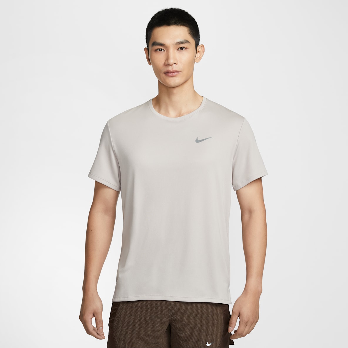 Nike Dri-FIT UV Miler เสื้อวิ่งแขนสั้นผู้ชาย