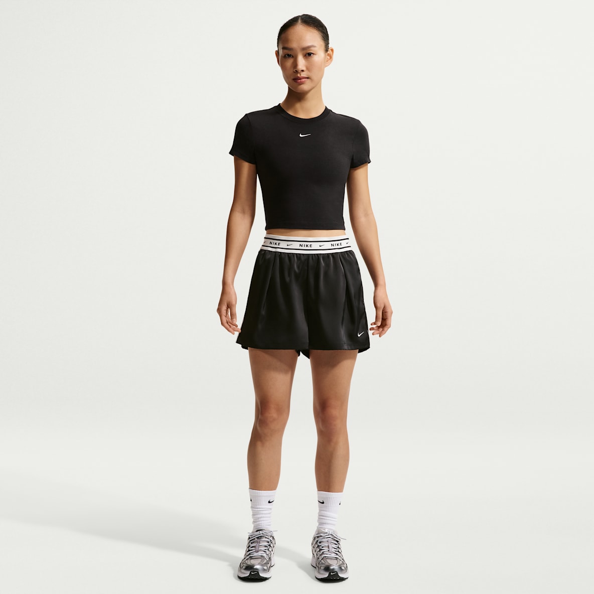 나이키 스포츠웨어 여성 루즈 핏 미드라이즈 새틴 쇼츠