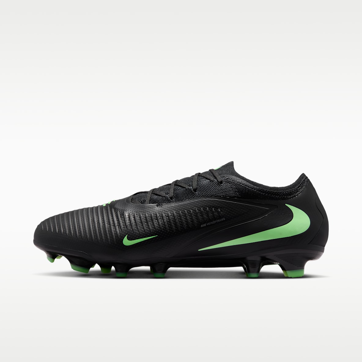 Nike Phantom 6 Low Pro Firm-Ground Soccer Cleats