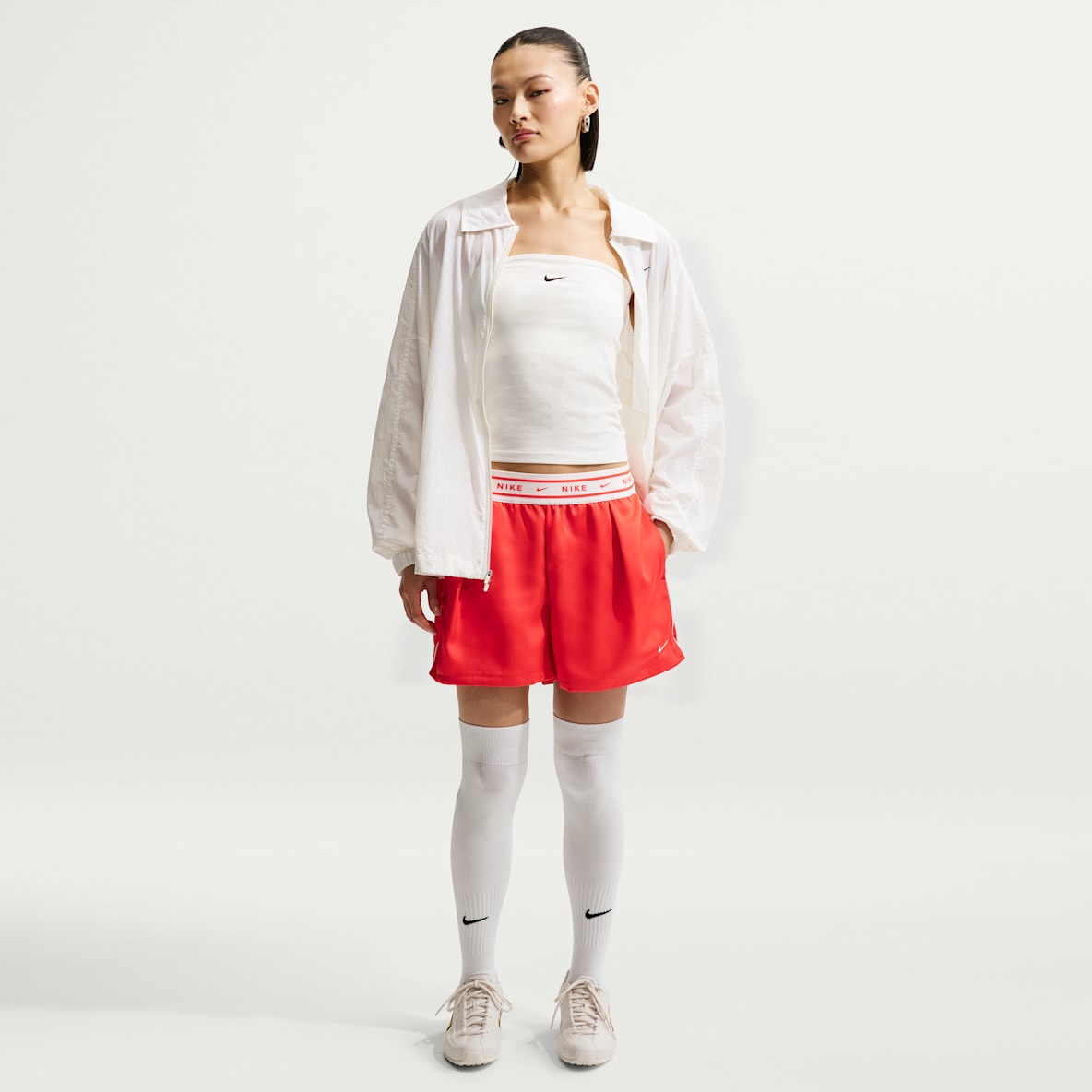 Nike Sportswear Short ample en satin à taille mi-haute pour femme