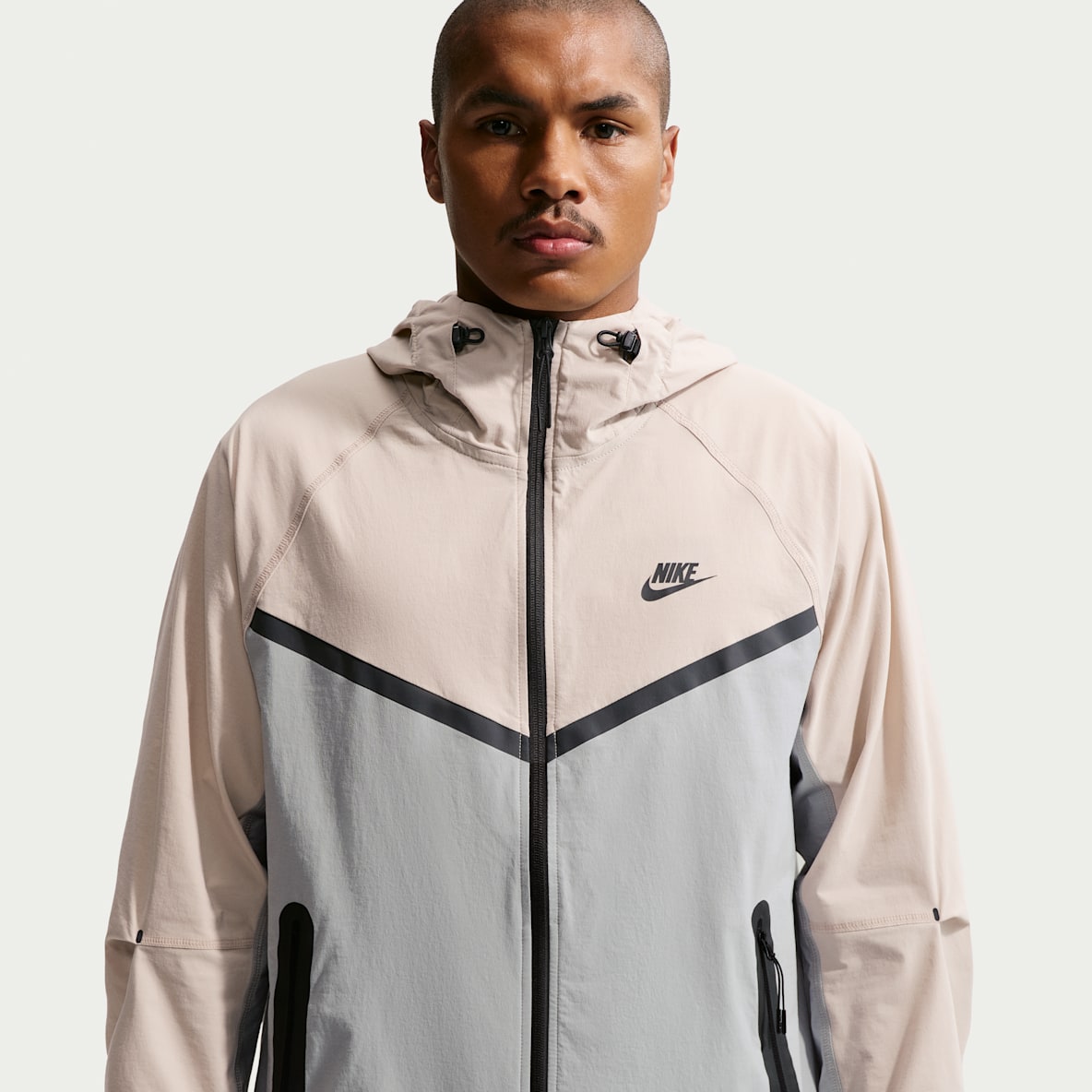 Nike Tech Giacca Windrunner in tessuto Dri-FIT con zip a tutta lunghezza – Uomo