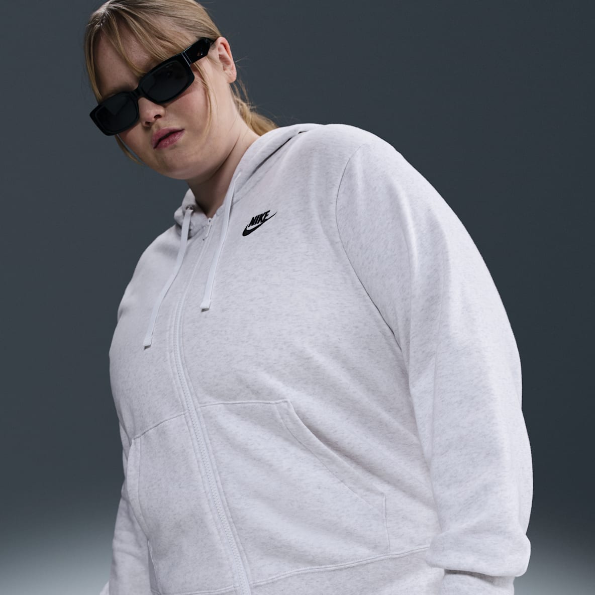 Nike Sportswear Club Fleece Sudadera con gorro de cierre completo para mujer (talla grande)