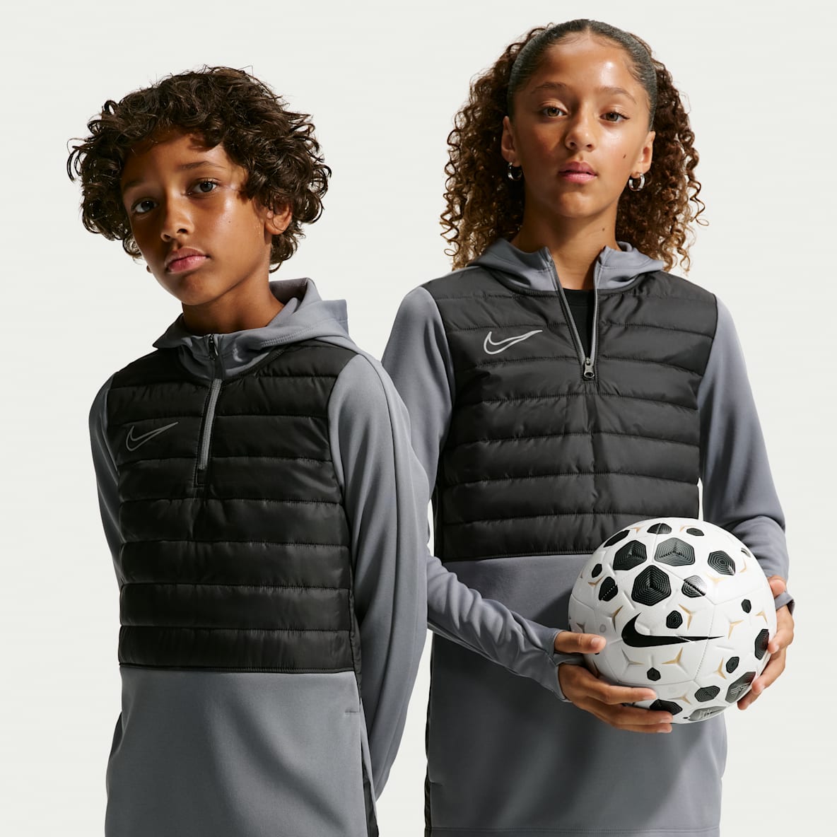 Nike Academy Winter Warrior Older Kids' Therma-FIT Football Drill Top