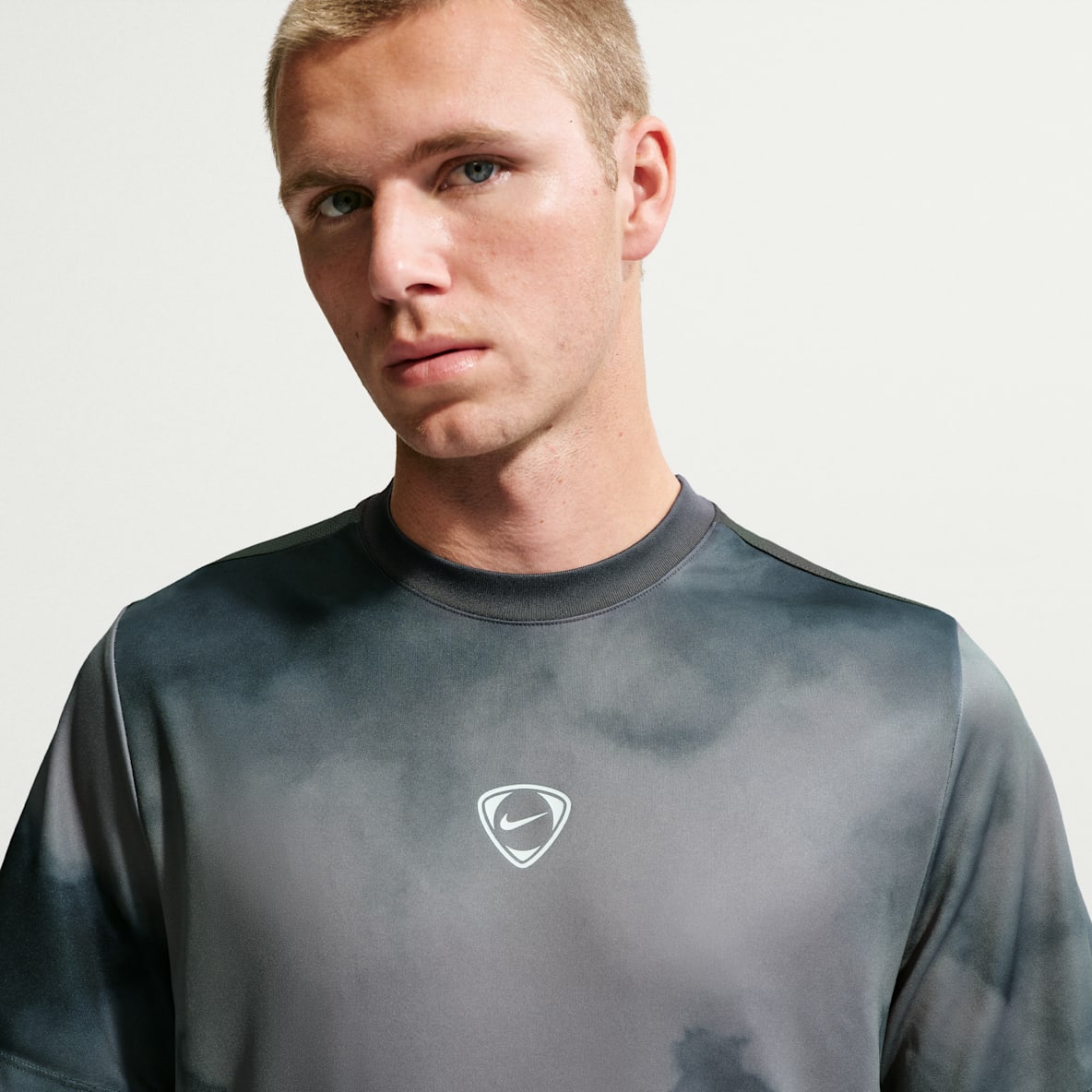 Nike Academy+ Playera de fútbol de manga corta Dri-FIT para hombre