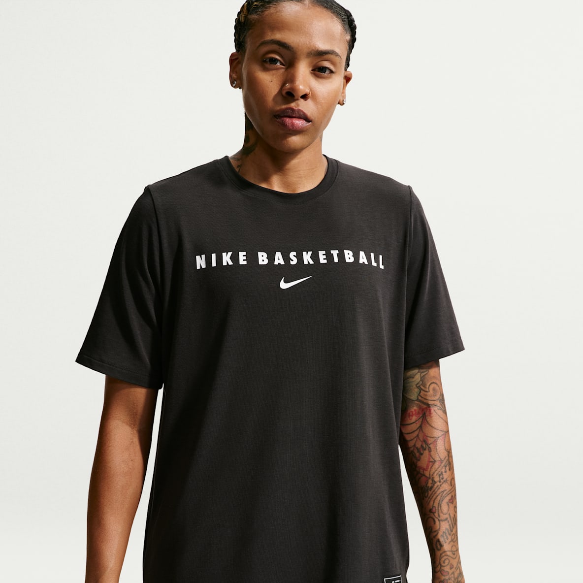 Nike Playera de manga corta para calentamiento de básquetbol Dri-FIT para mujer