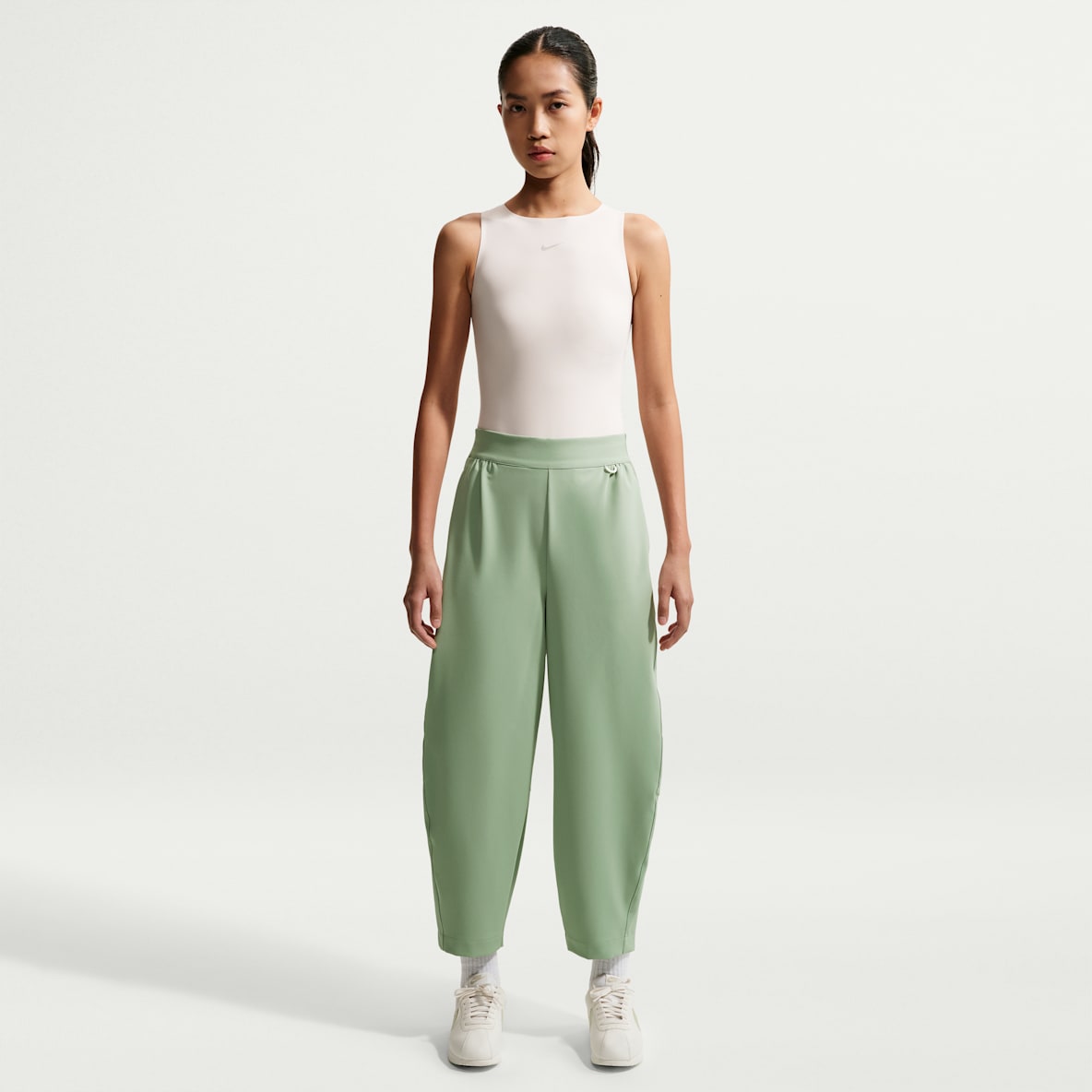 나이키 24.7 퍼펙트스트레치 여성 드라이 핏 하이웨이스트 루즈 배럴 레그 팬츠
