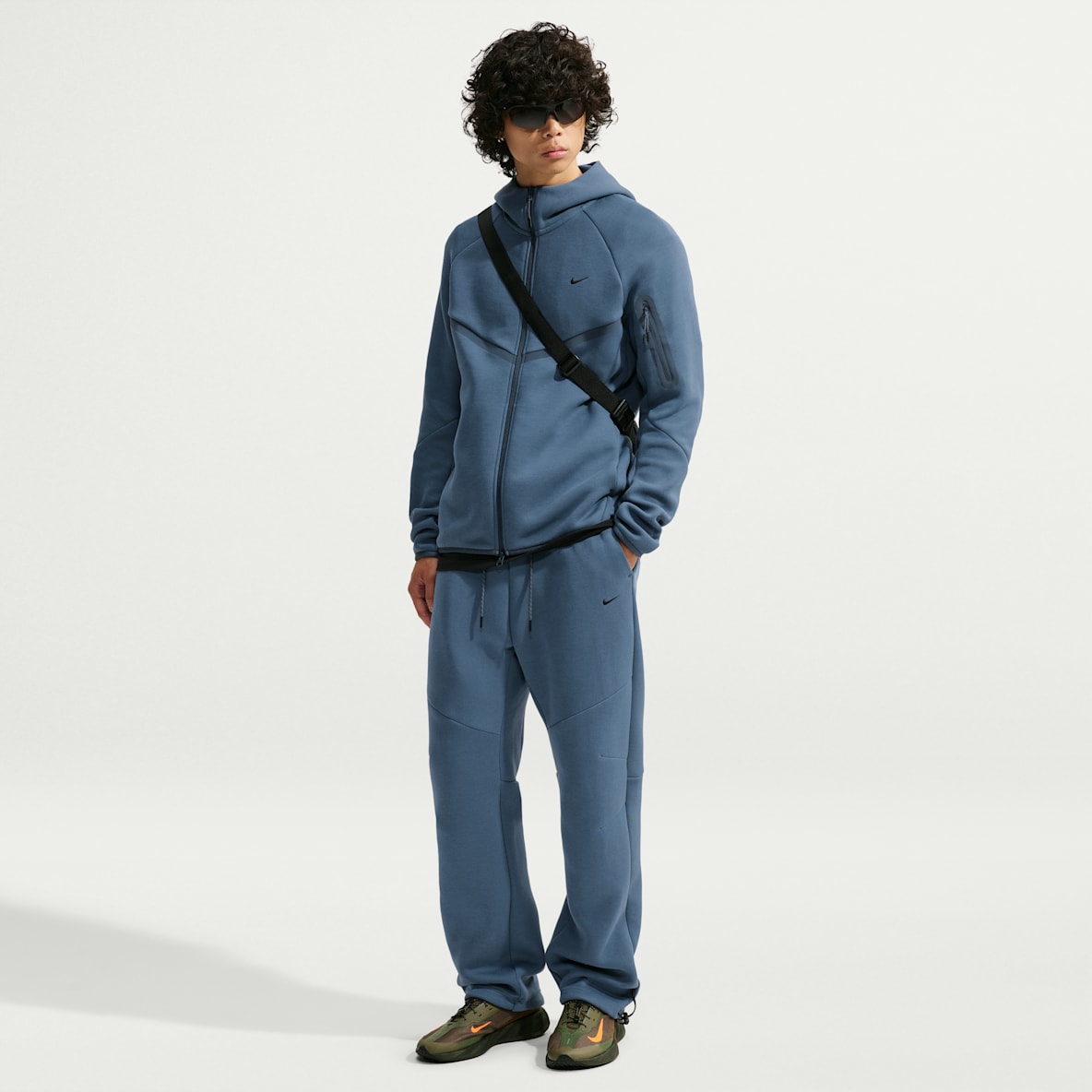 Nike Tech Men's Fleece Open-Hem Pants with Reflective Accents