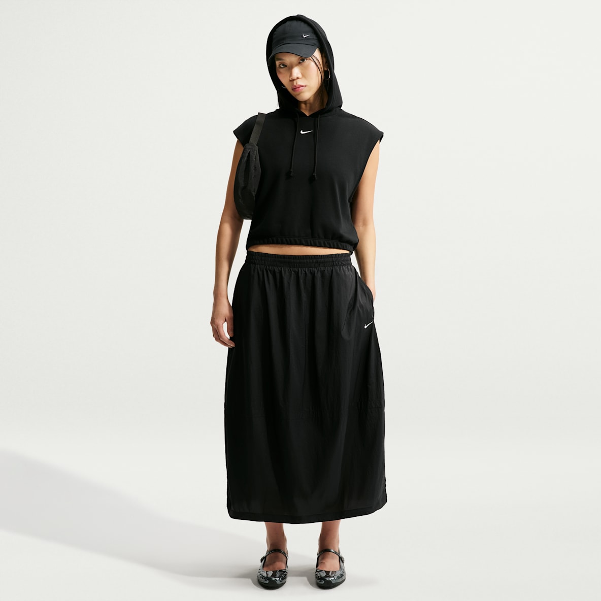 Nike Sportswear Falda ligera con protección UV oversized para mujer