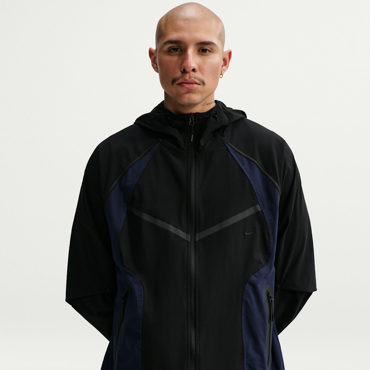 Nike Tech Chamarra Windrunner de tejido Woven Dri-FIT de colores contrastantes holgada para hombre