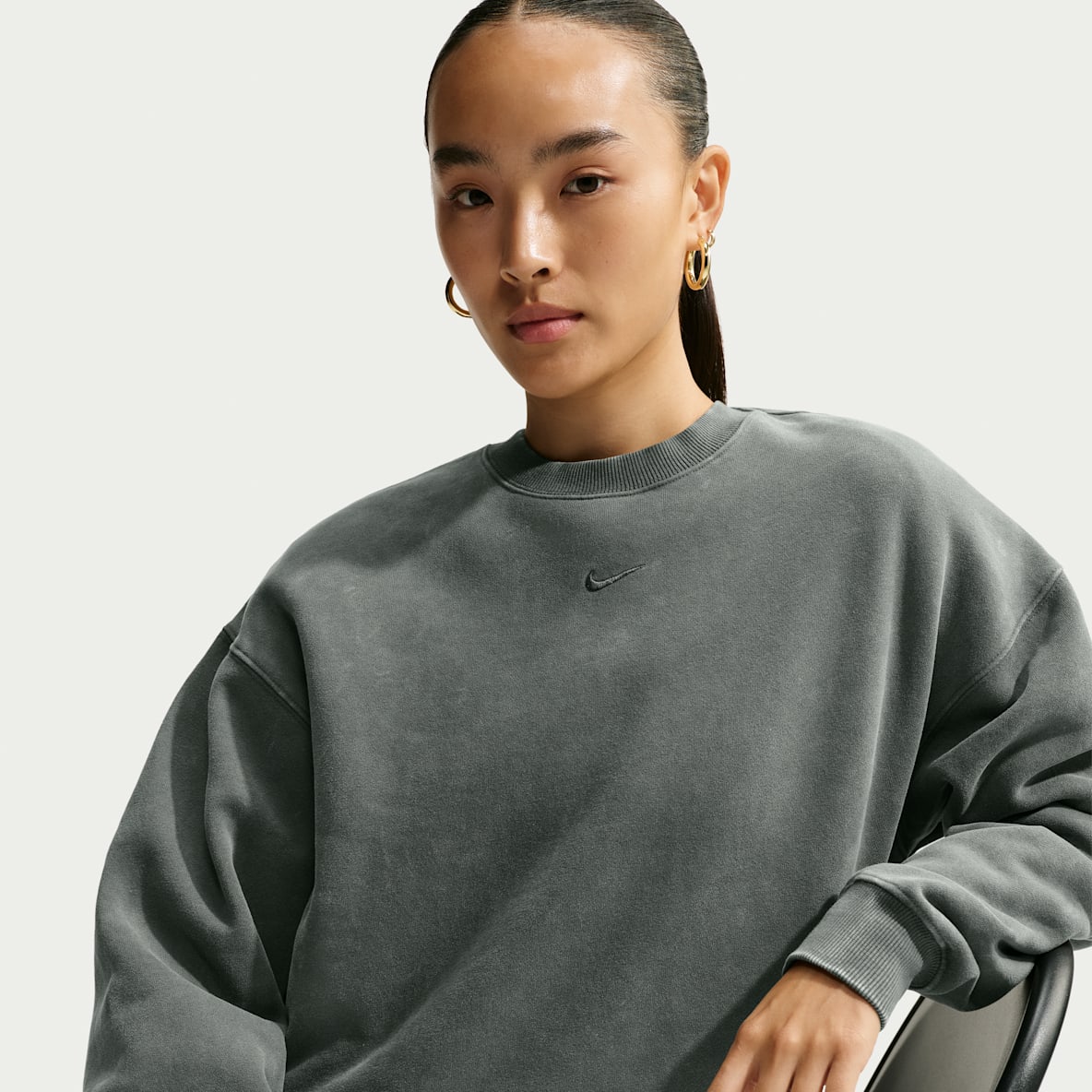 Nike Studio Fleece Medium Weight Women's Oversized Washed Crew-Neck Sweatshirt