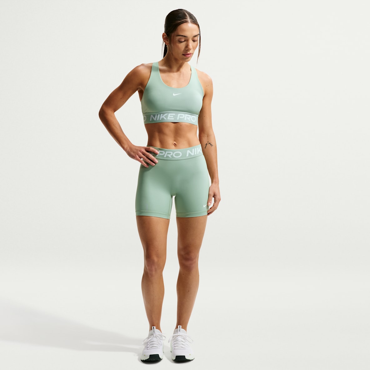 Nike Pro 365 Women's 5" Mid-Rise Shorts