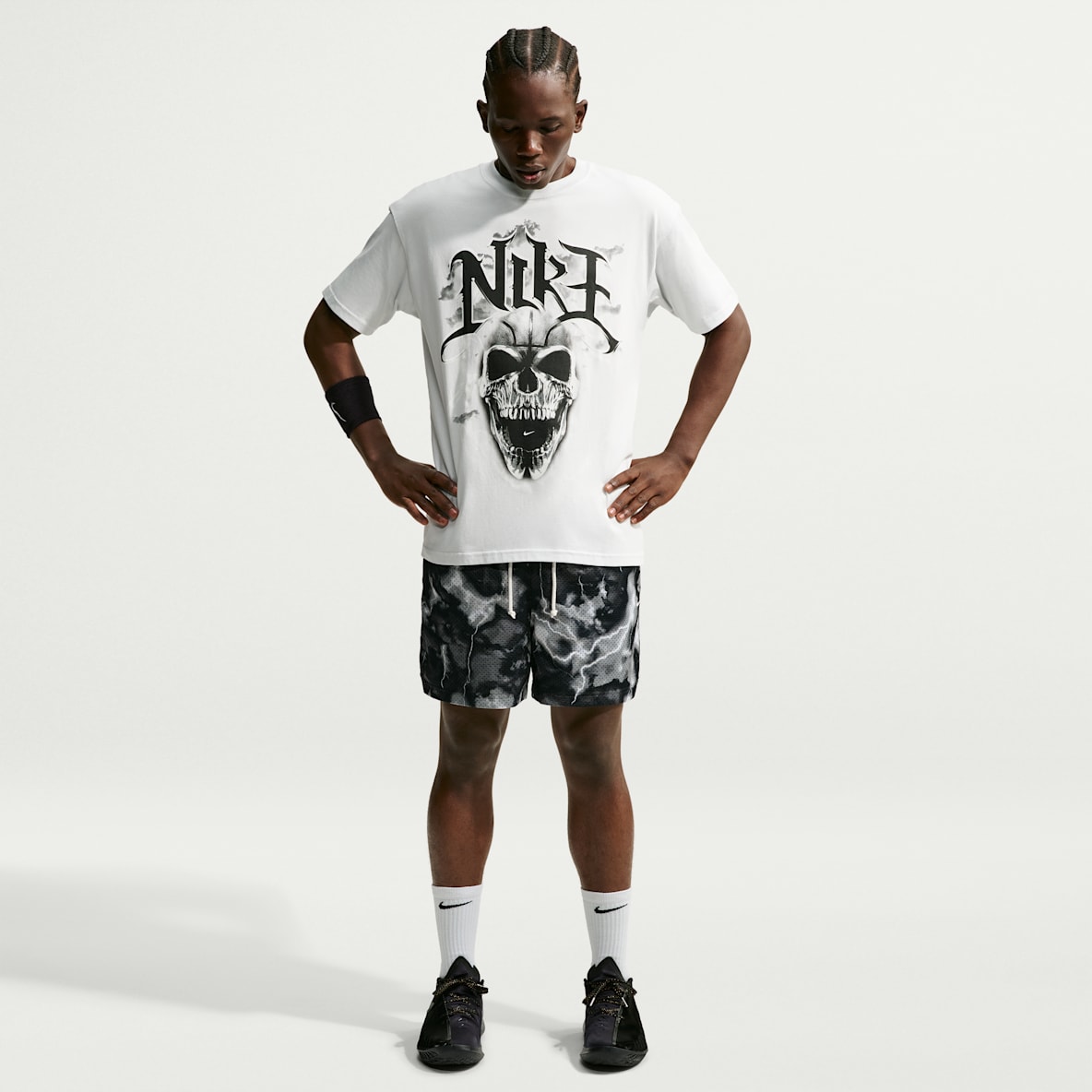 Nike Standard Issue Men's Dri-FIT 5" Mesh Basketball Shorts