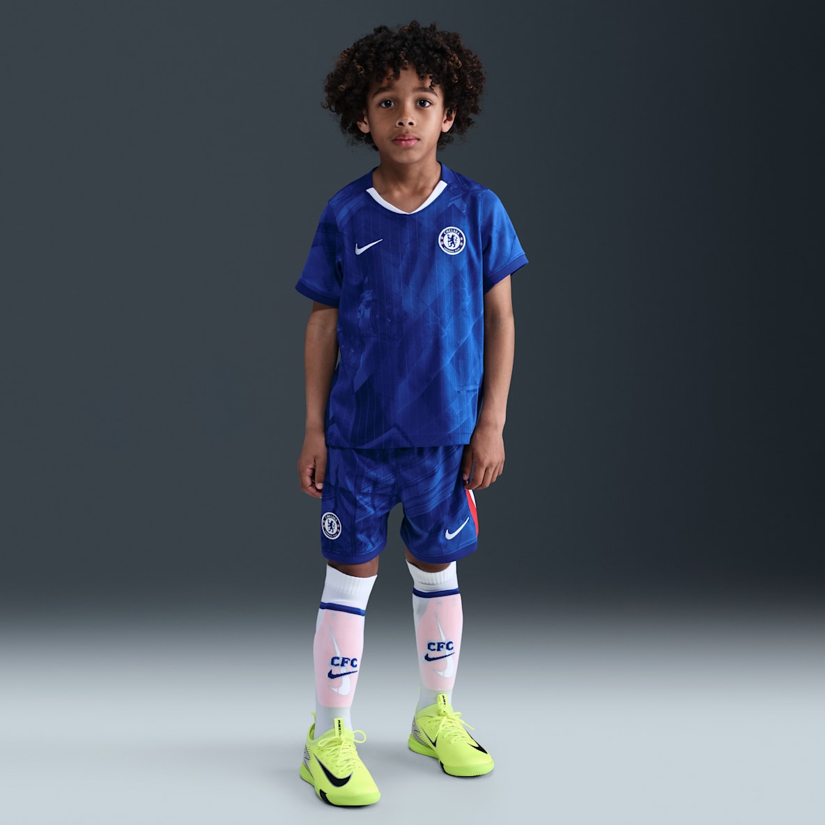 Chelsea F.C. 2025/26 Stadium Home Younger Kids' Nike Football Replica 3-Piece Kit