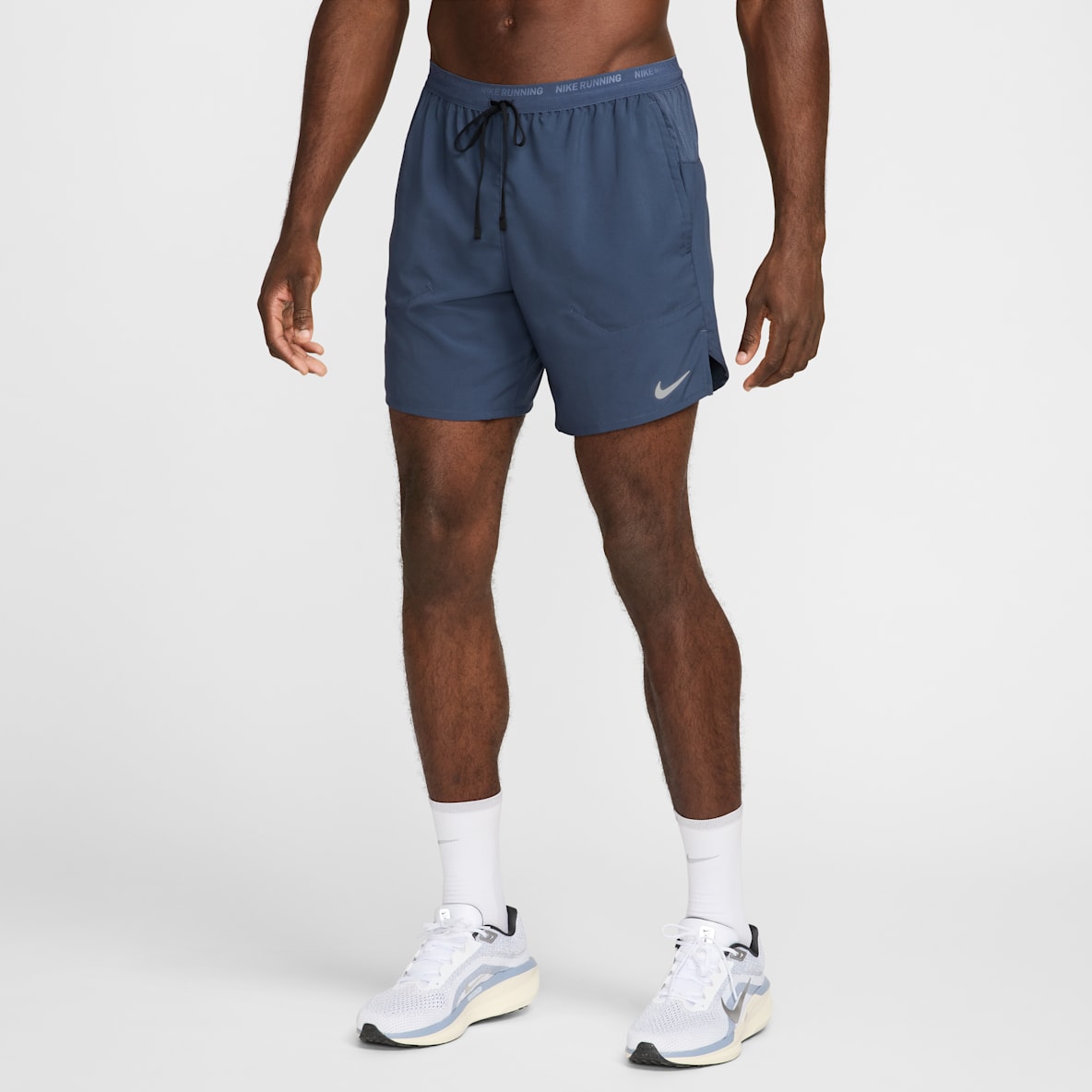 Nike Stride Shorts de correr Dri-FIT de 18 cm 2 en 1 para hombre