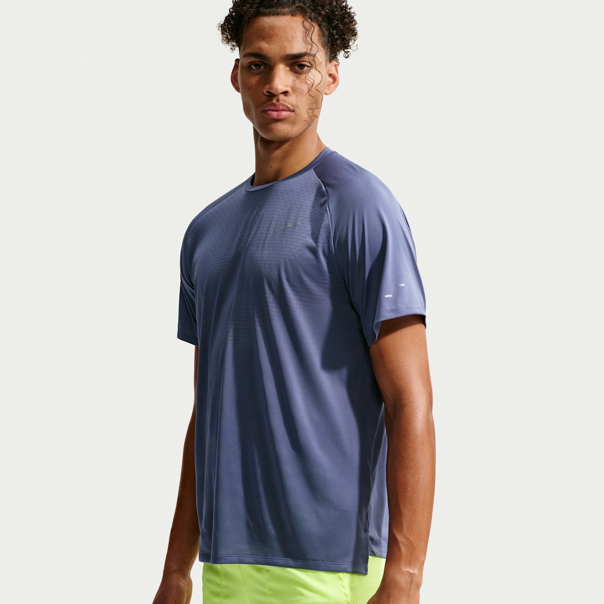 Nike Stride Ανδρική κοντομάνικη μπλούζα Dri-FIT ADV για τρέξιμο