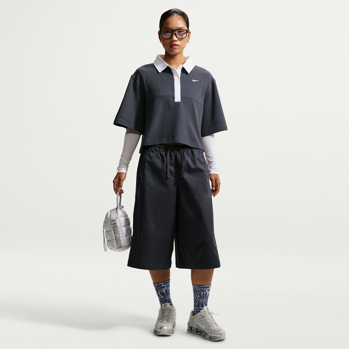 Nike Sportswear 女款寬版中腰傘兵短褲