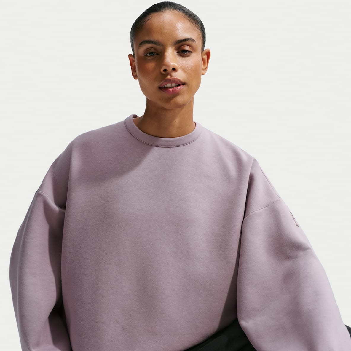 Nike 24.7 ImpossiblySoft Playera Dri-FIT oversized de cuello redondo para mujer