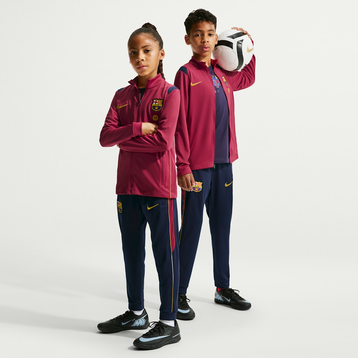 F.C. Barcelona Academy Pro Older Kids' Nike Dri-FIT Football Knit Tracksuit