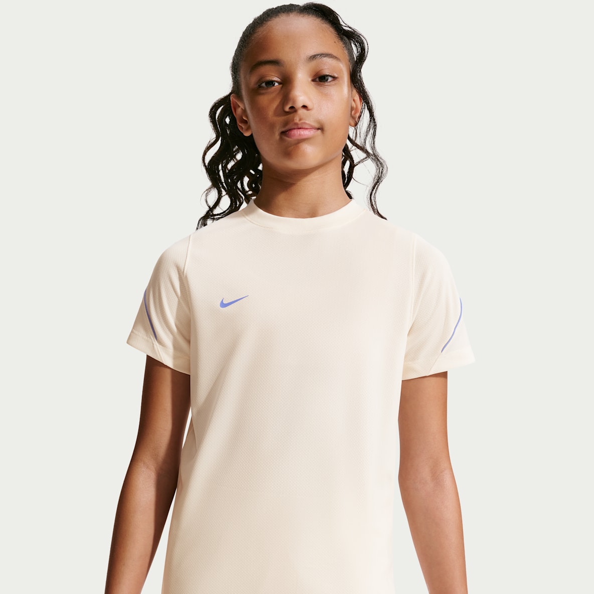 Nike Strike Ποδοσφαιρική κοντομάνικη μπλούζα Dri-FIT για μεγάλα παιδιά