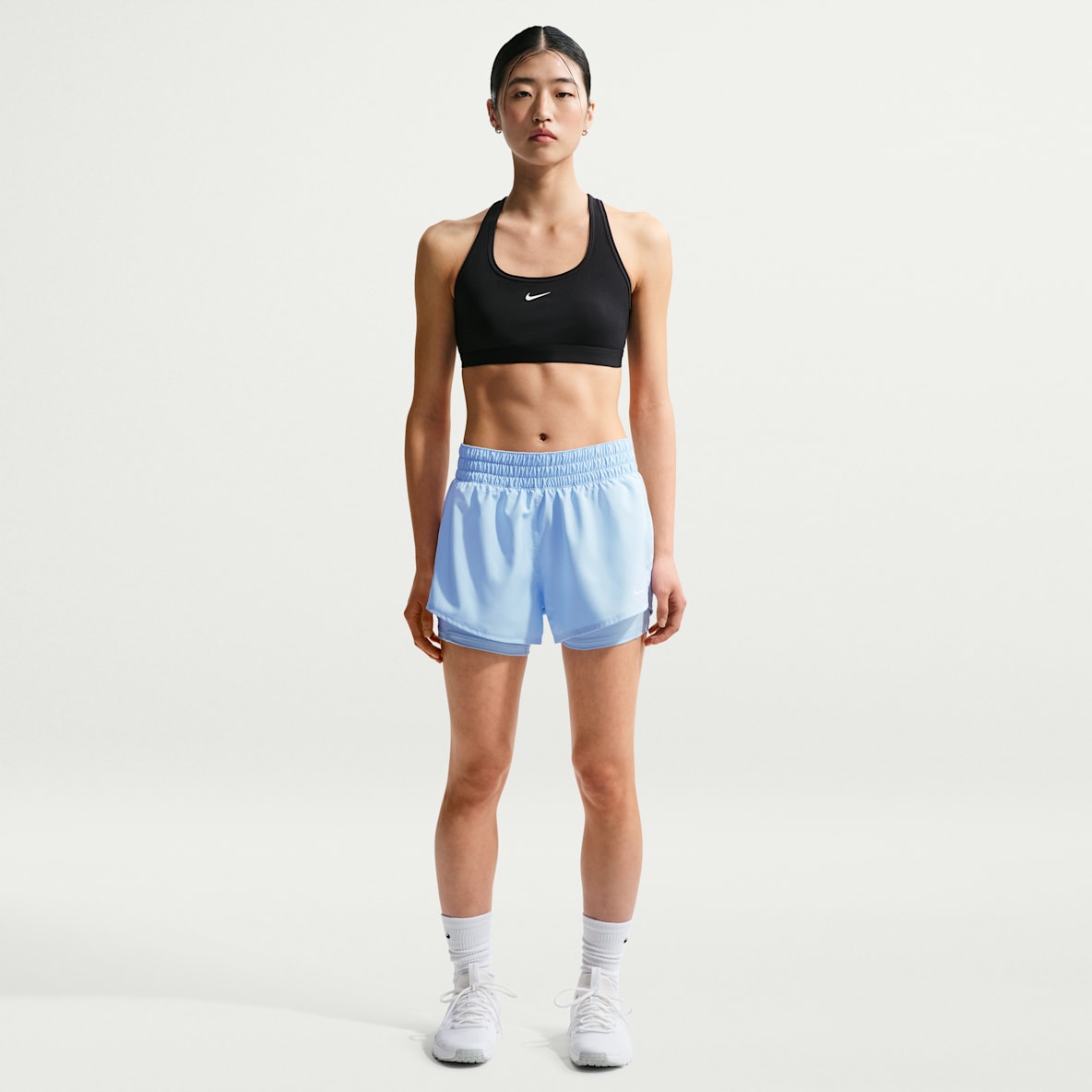 Nike One Shorts Dri-FIT 2 en 1 de tiro medio de 8 cm para mujer