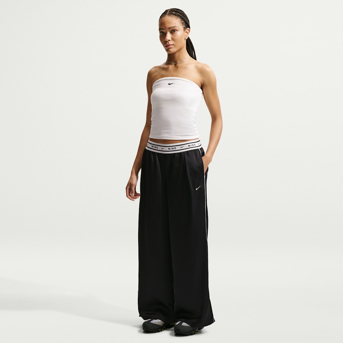 Nike Sportswear Weite Satinhose mit mittelhohem Bund (Damen)