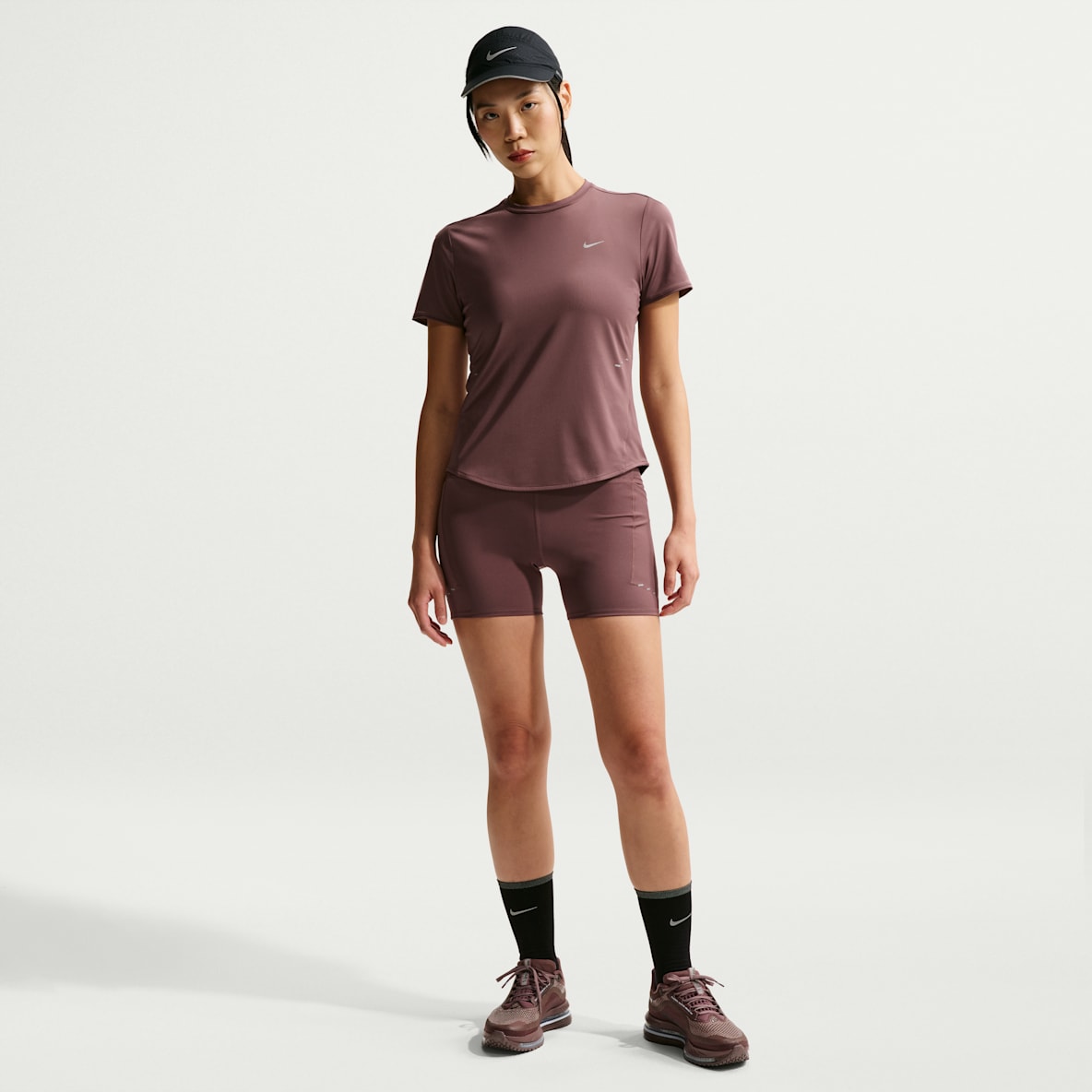 Nike Swift Shorts de correr ajustados de tiro alto de 10 cm con bolsillos para mujer