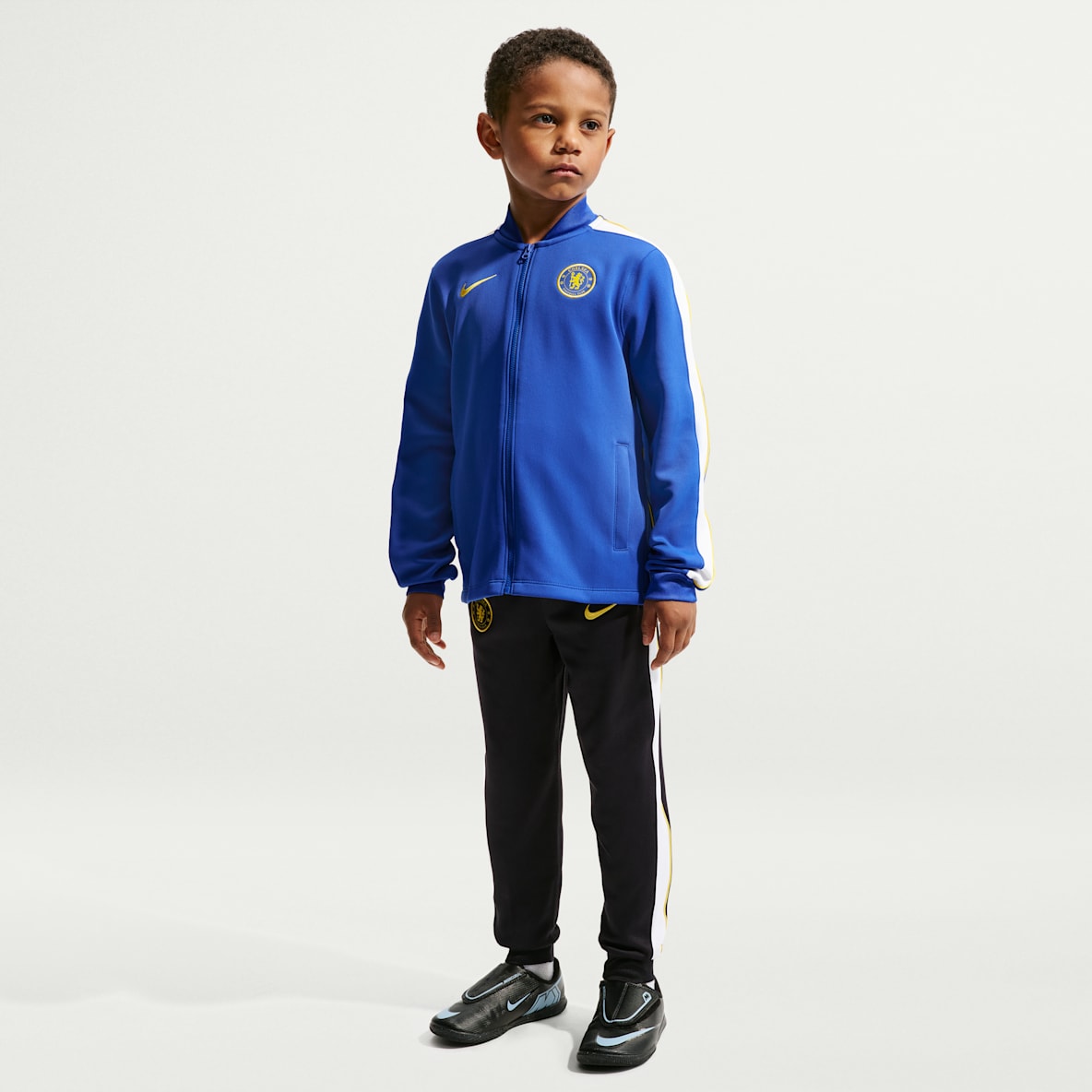 Chelsea F.C. Strike Younger Kids' Nike Dri-FIT Football Knit Tracksuit