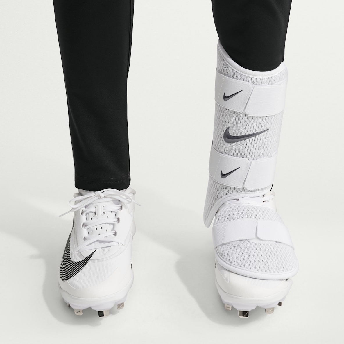Nike Diamond Protección de pierna para bateador de béisbol (bateador diestro)