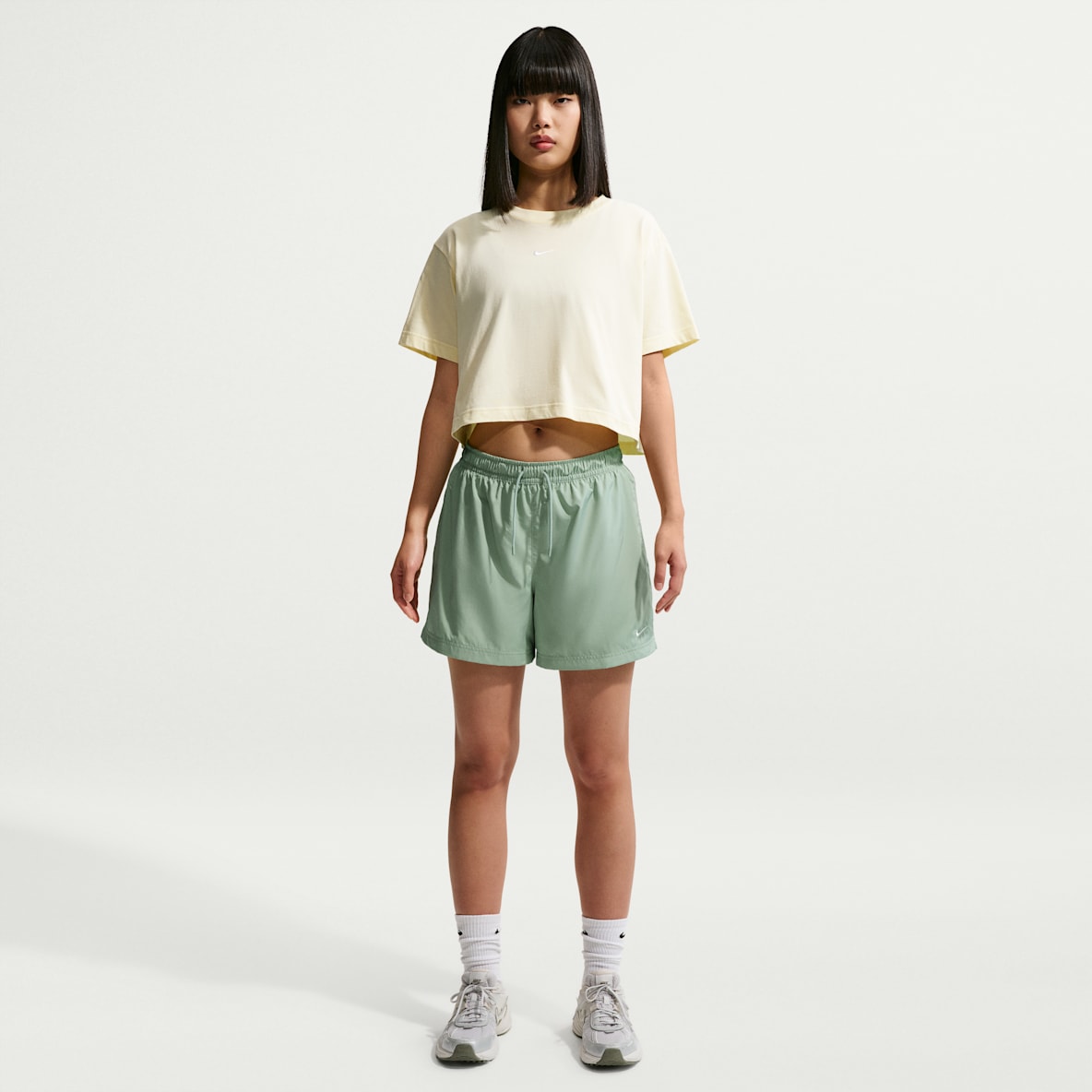 Nike Sportswear Classic Wovens Shorts de tiro medio para mujer