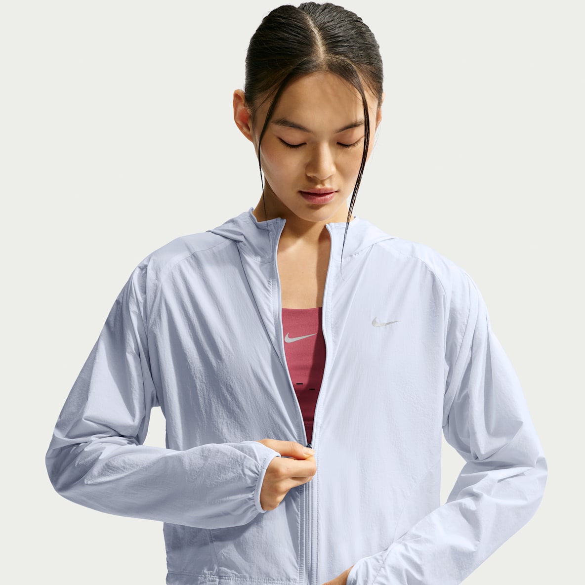 Nike Tempo Chamarra de correr Repel de corte cuadrado con protección contra los rayos UV para mujer